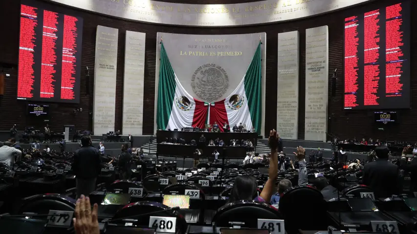 Avanzan cambios para armar a servidores